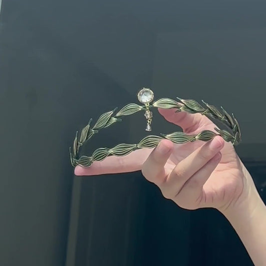 3D thread-wrapped laurel tiara for weddings and formal events made with traditional Chanhua techniques.