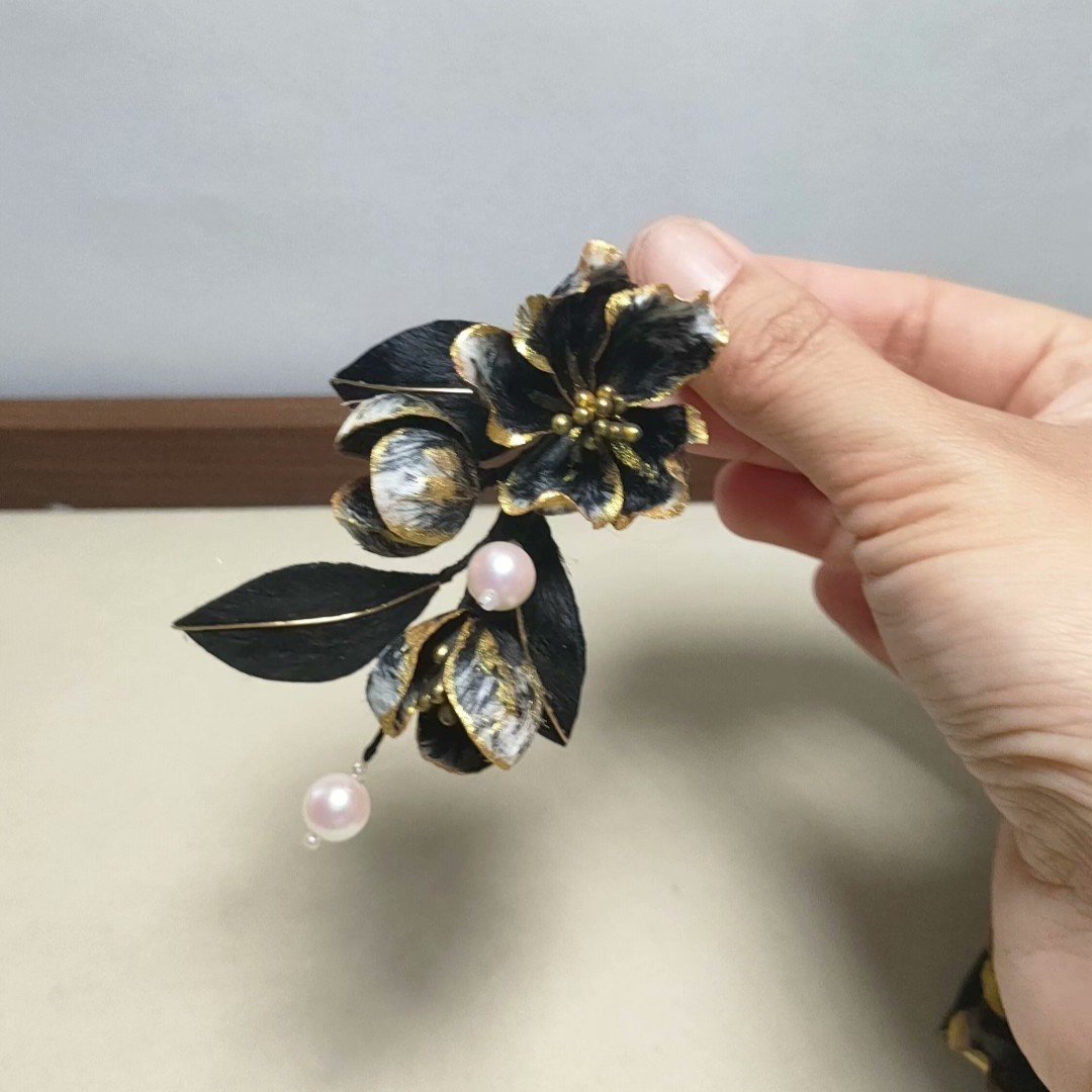Handmade Black and Gold Ronghua Hairpin - Artisanal Silk Floral Hair Accessory