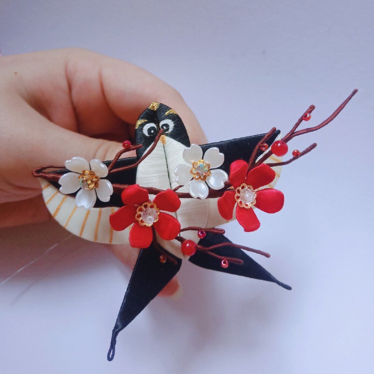 Handmade Thread-Wrapped Swallow Kite Brooch - Artisanal Chanhua Flying Swallow Accessory