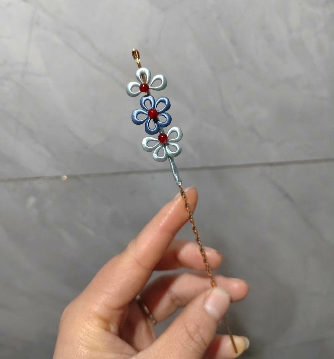Handmade Chanhua Stacked Flower Hairpin - Blue and Silver Flower Hair Pin