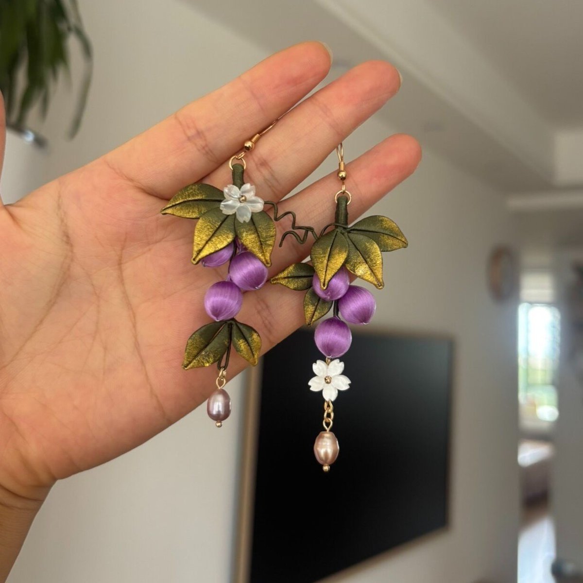 Handmade Chanhua Purple Grape Drop Earrings - Gold-Green Leaves with Pearl Drop