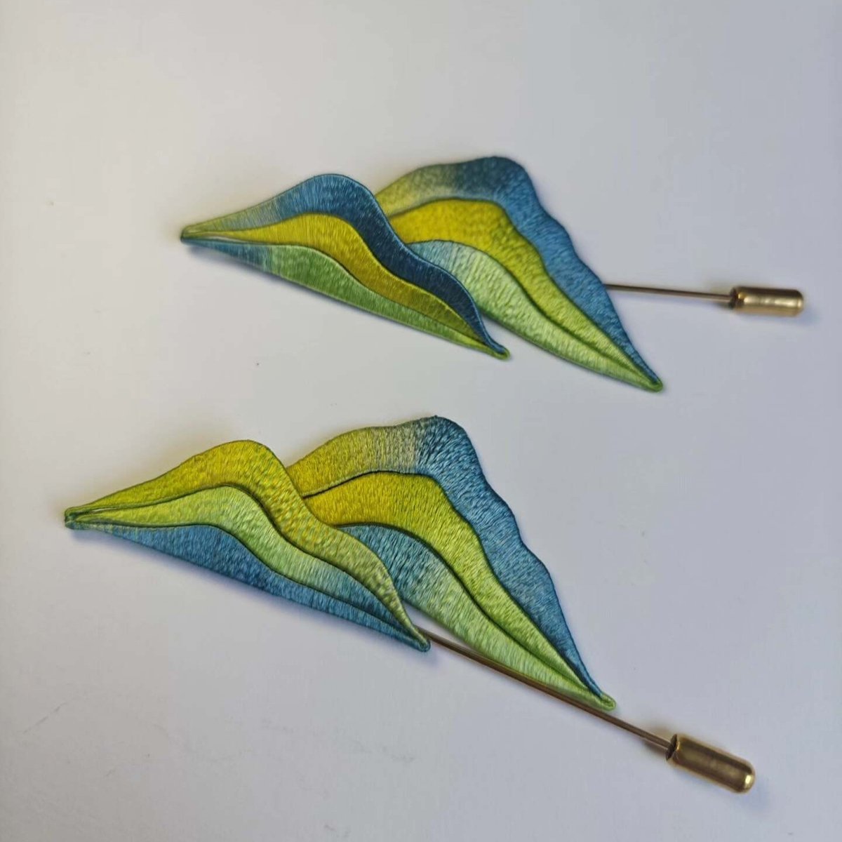 Handmade Thread-Wrapped Mountain Landscape Brooch - Artisanal Chanhua "Endless Rivers and Mountains" Pin