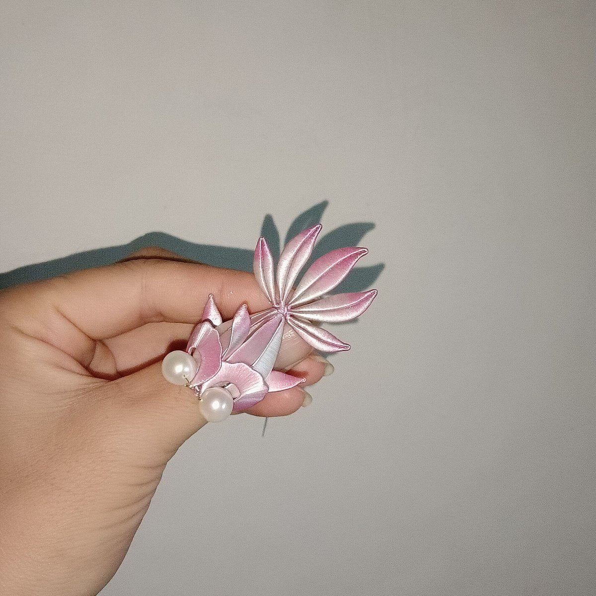 Handmade Chanhua Goldfish Brooch - Pink Ombre with Pearl