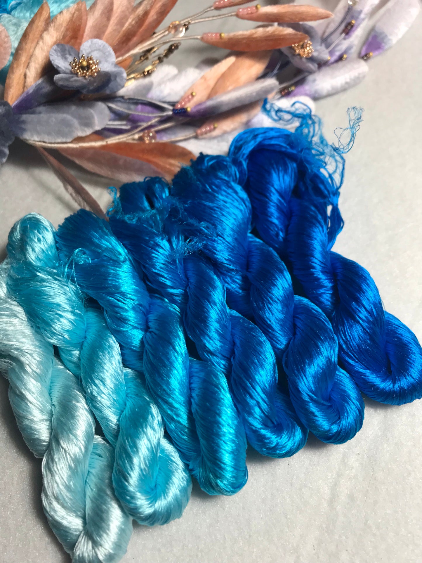 80m Suzhou Embroidery Untwisted Mulberry Silk Thread(#29点翠 80m*6)