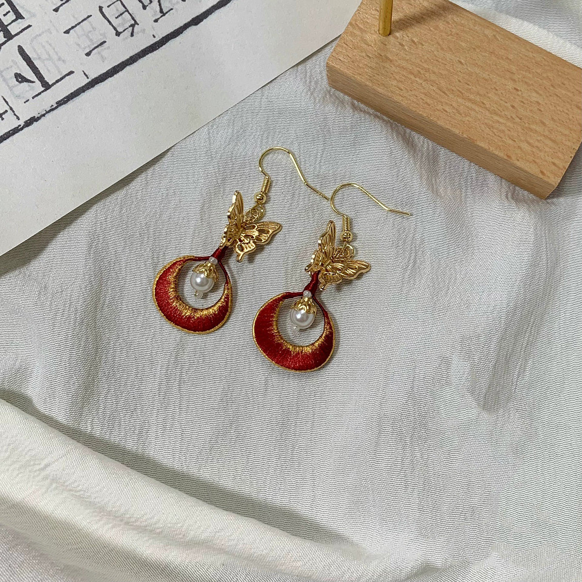 Handmade Chanhua Butterfly & Pearl Dangle Earrings