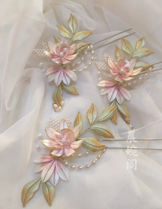 Handmade Chanhua Flower & Leaf Hairpin - Pink Blossom with Pearl Chain