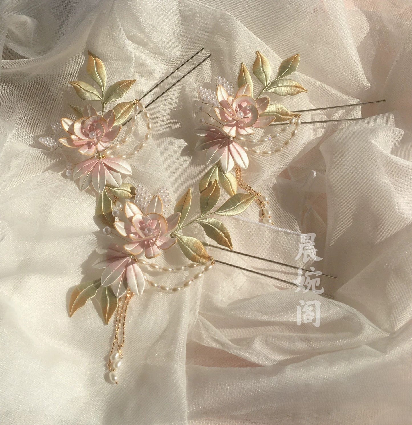Handmade Chanhua Flower & Leaf Hairpin - Pink Blossom with Pearl Chain