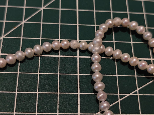 Natural Freshwater Pearl Strand, 4.5mm Round Beads, 39.5cm
