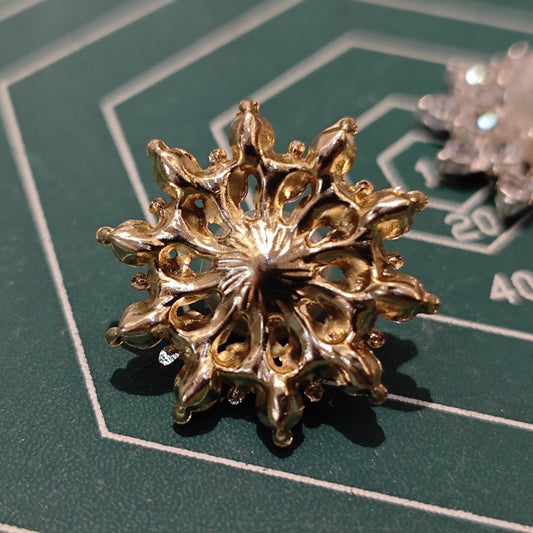MF004 25mm Large Metal Flower Center Embellishment - Pearl & Rhinestone Charm for DIY Bridal, Chanhua & Statement Jewelry
