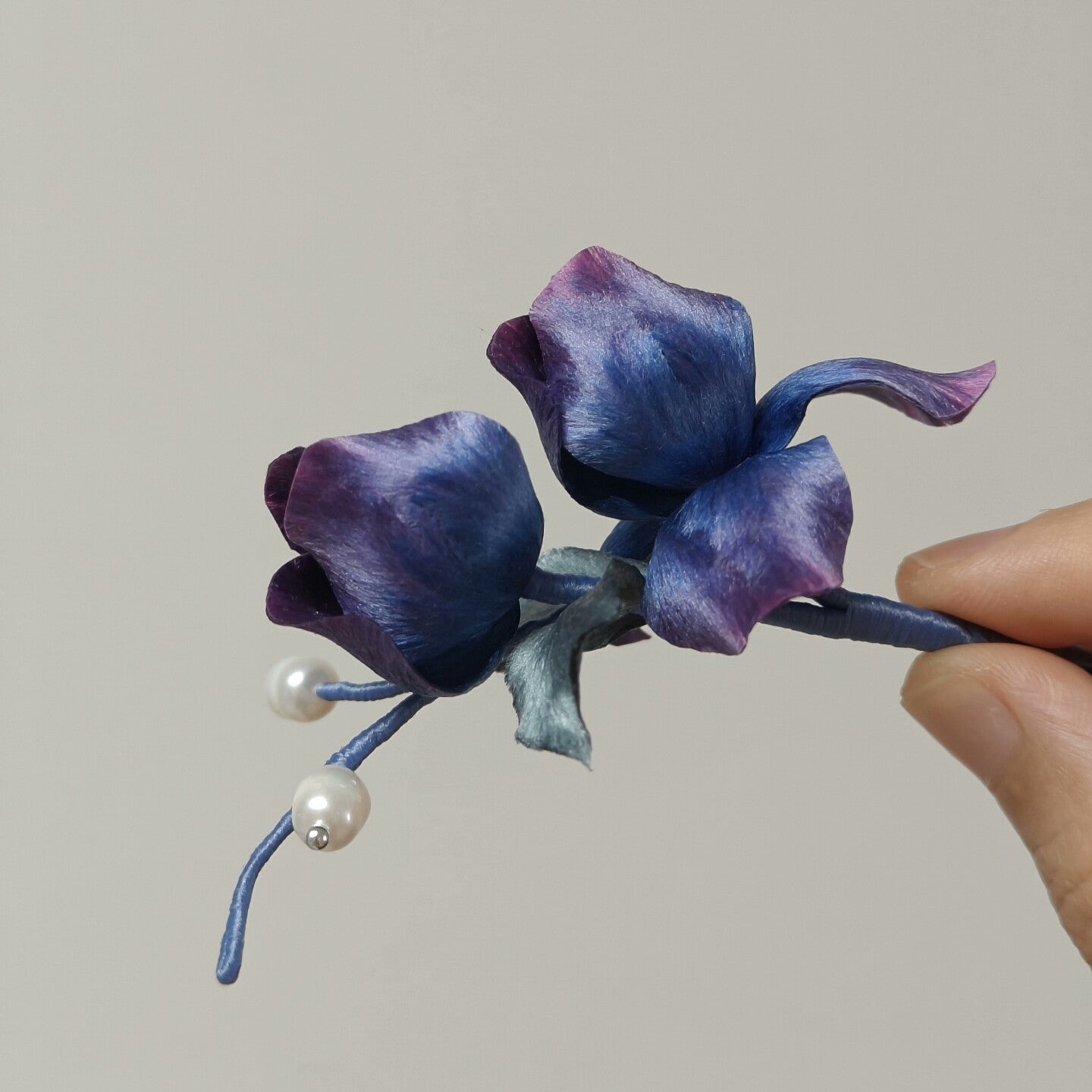 Handmade Ronghua Iris Brooch | Blue-Purple Mulberry Silk Velvet Flower Pin