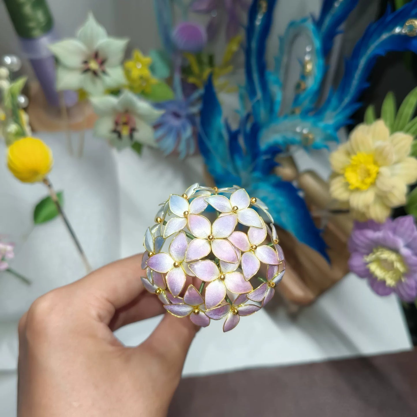 Handmade Ronghua Hydrangea Ball Hairpin - Mulberry Silk Velvet Flower Hair Pin