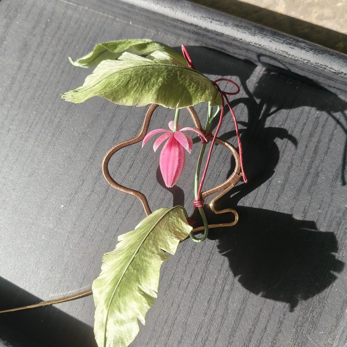 Handmade Ronghua Banana Leaf Hairpin - Mulberry Silk Velvet Plant Hair Pin with Pink Flower