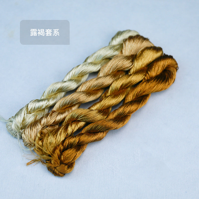 A close-up shot of a 10g bundle of untwisted mulberry silk thread in the "Lu He" (露褐) series of brown and gold tones, suitable for Suzhou embroidery.