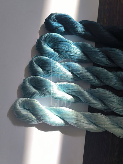 10g Suzhou Embroidery Thick Filament Slightly Twisted Mulberry Silk Thread(菘蓝青鸾 10g*5)