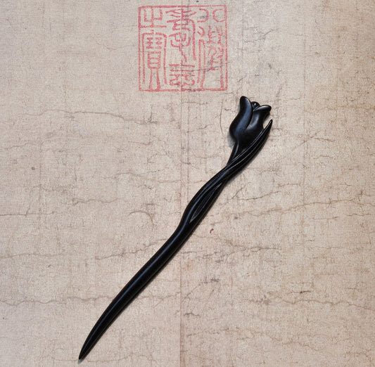 The full 18cm violet sandalwood tulip hair stick displayed flat on a piece of vintage paper with a red seal.