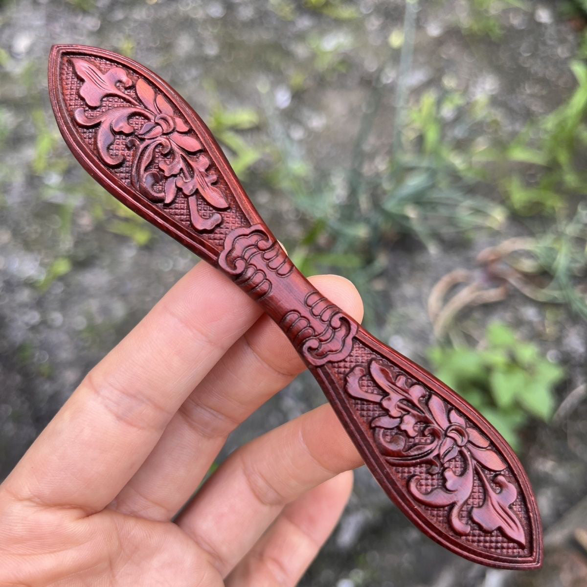 Natural rosewood hair stick 14cm straight double-pointed design with floral patterns, deep reddish smooth uncoated finish
