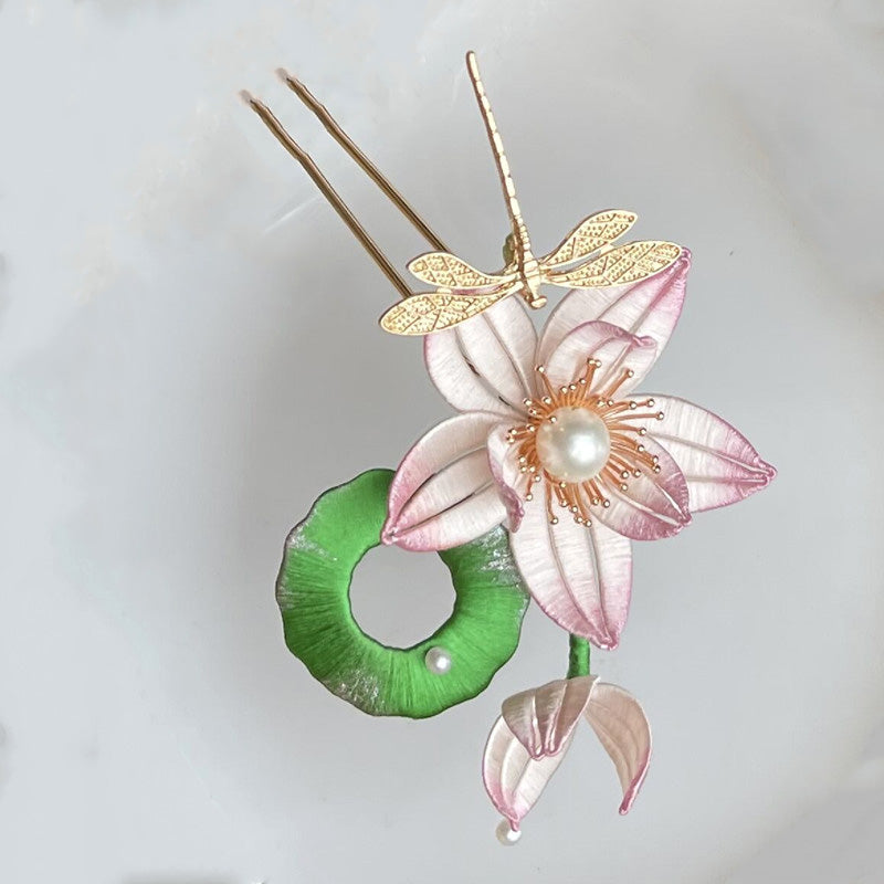 Finished silk-wrapped lotus flower hairpin with a green lily pad and golden dragonfly, a handmade DIY flower accessory.