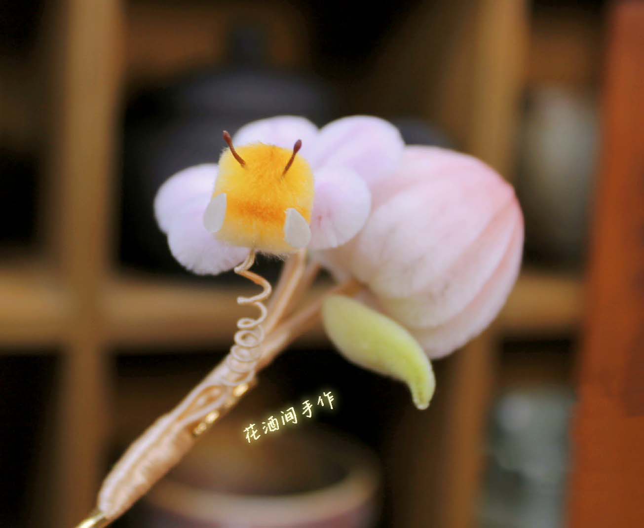 Bee And The Peach Bespoke Hairpin - silk Hairdress(Ronghua)