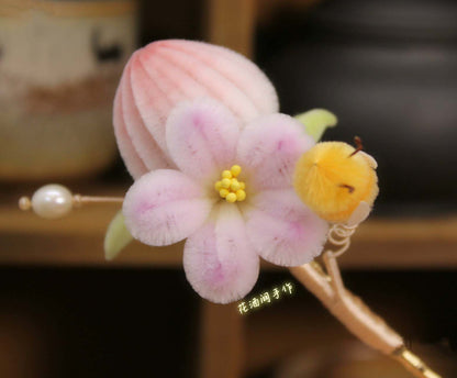 Bee And The Peach Bespoke Hairpin - silk Hairdress(Ronghua)