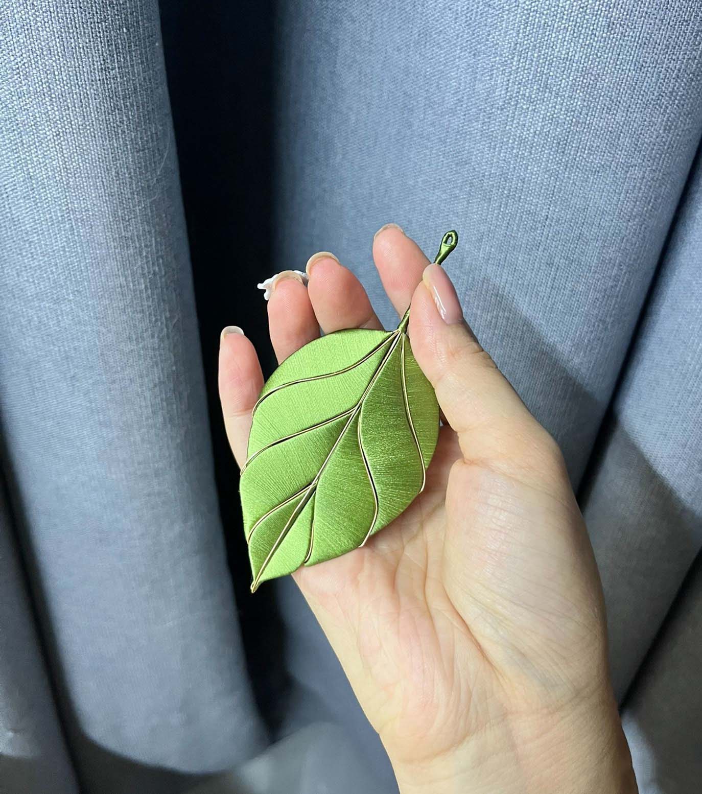 Leaf Bespoke Brooch-Green Silk Brooch(Chanhua)