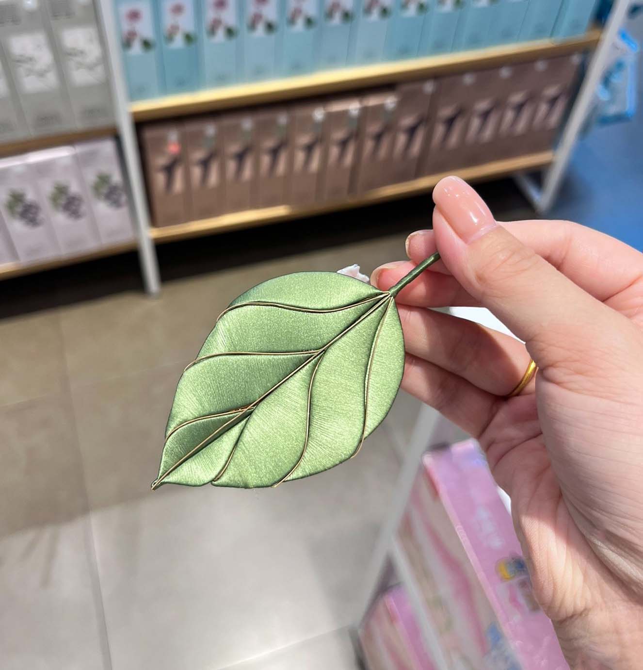 Leaf Bespoke Brooch-Green Silk Brooch(Chanhua)