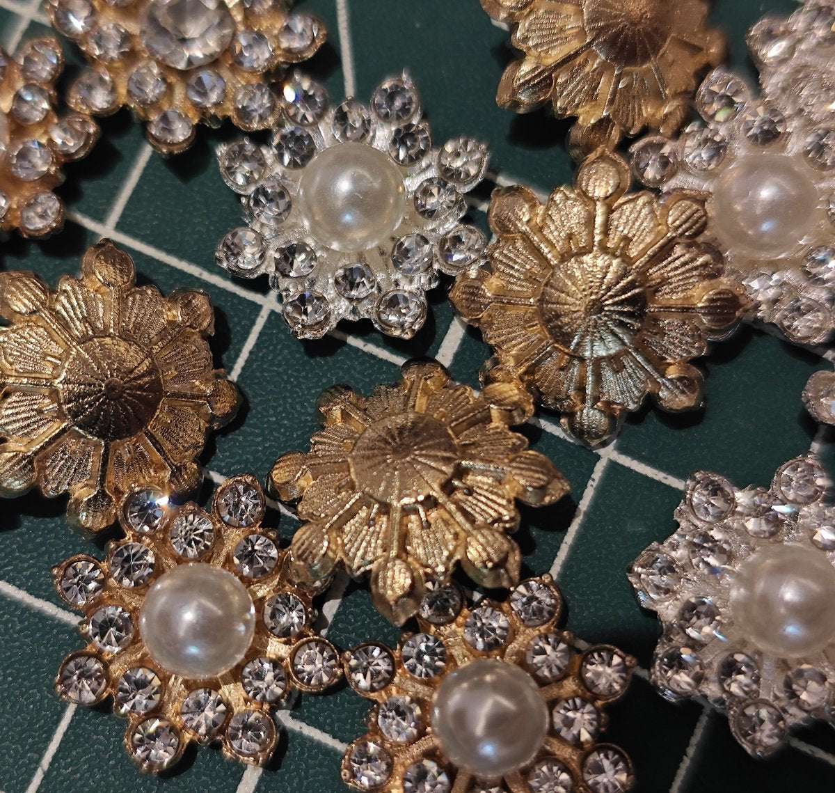 MF002  16mm Metal Snowflake Flower Center Embellishment - Rhinestone & Pearl Charm for DIY Jewelry, Ronghua & Craft Accessories