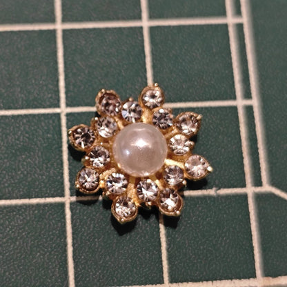 Close-up of Gold-Tone Snowflake Flower Center with Pearl and Clear Rhinestones (16mm)