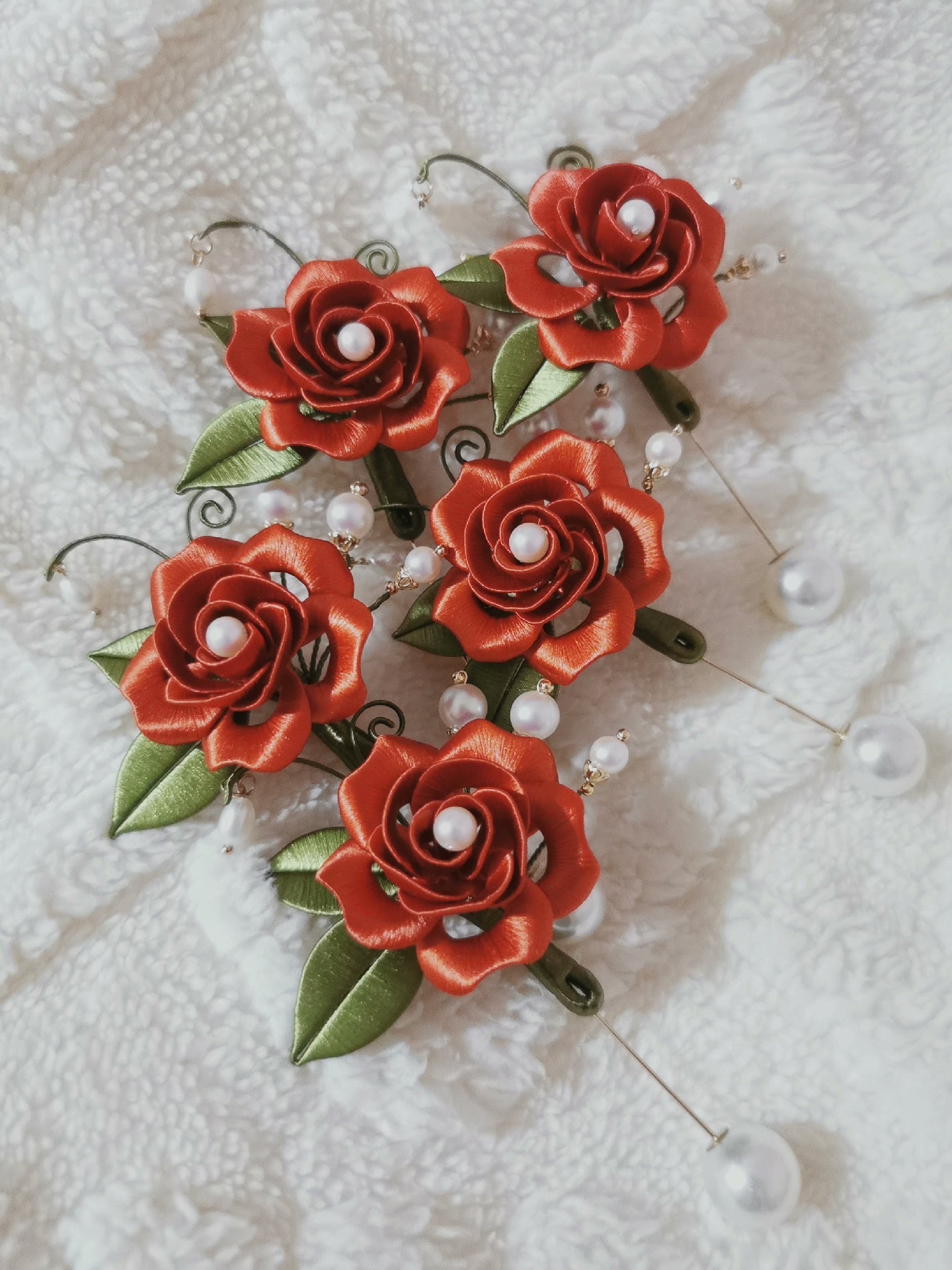 Shiyi Handmade Chanhua Red Rose Brooch - Daily, Wedding & Banquet