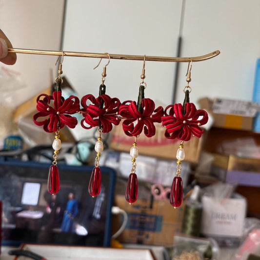 Handmade Chanhua Thread-Wrapped Spider Lily Earrings - Red Floral Dangles