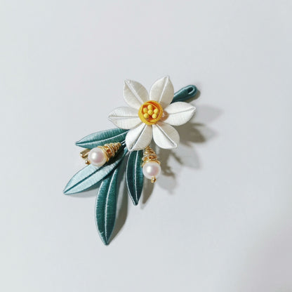 Handmade Chanhua Narcissus Brooch - White Flower with Teal Leaves & Pearl
