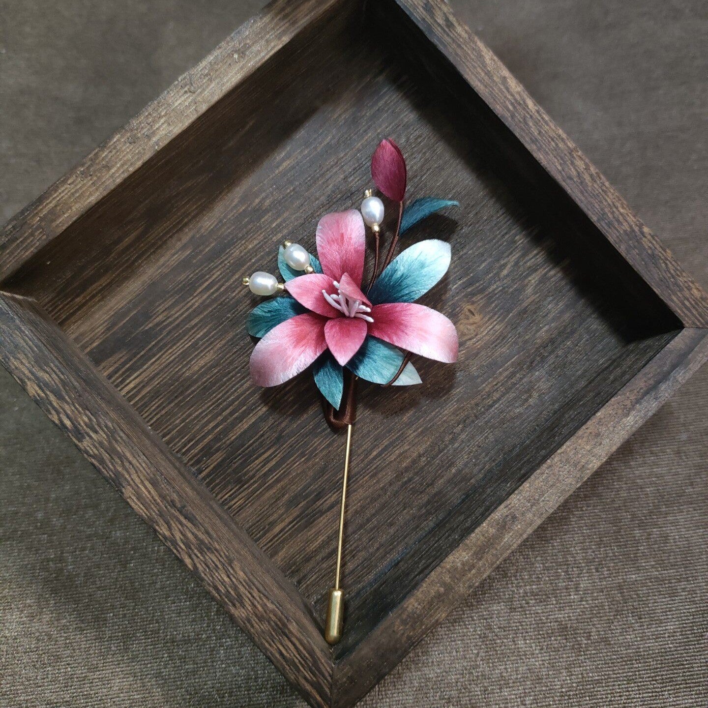 Handmade Ronghua Orchid Brooch - Ombre Petals with Pearl