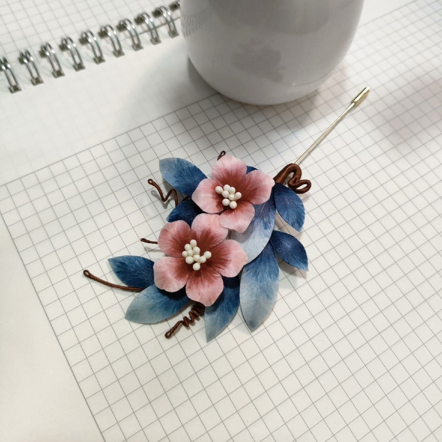 Handmade Ronghua Flower & Leaf Brooch - Wedding & Daily