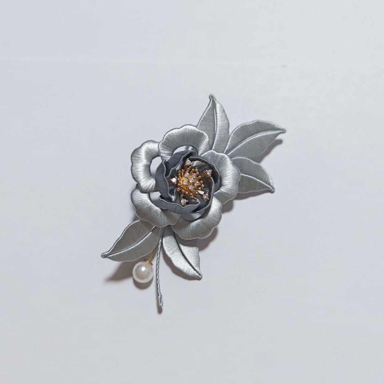 Handmade Chanhua Ink Camellia Brooch - Silver Grey with Gold Center