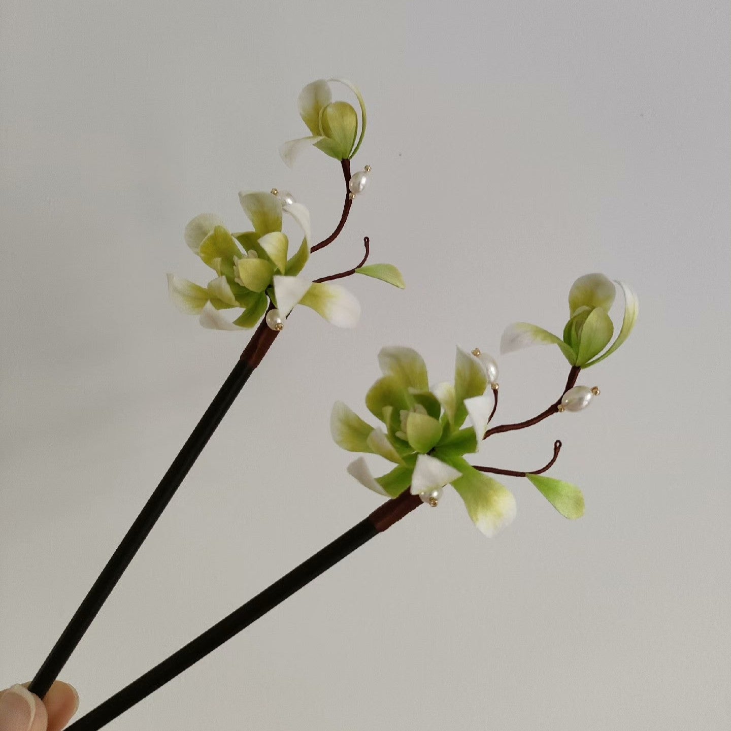 Handmade Ronghua Magnolia Hairpin - White & Green with Pearl - Wedding & Daily