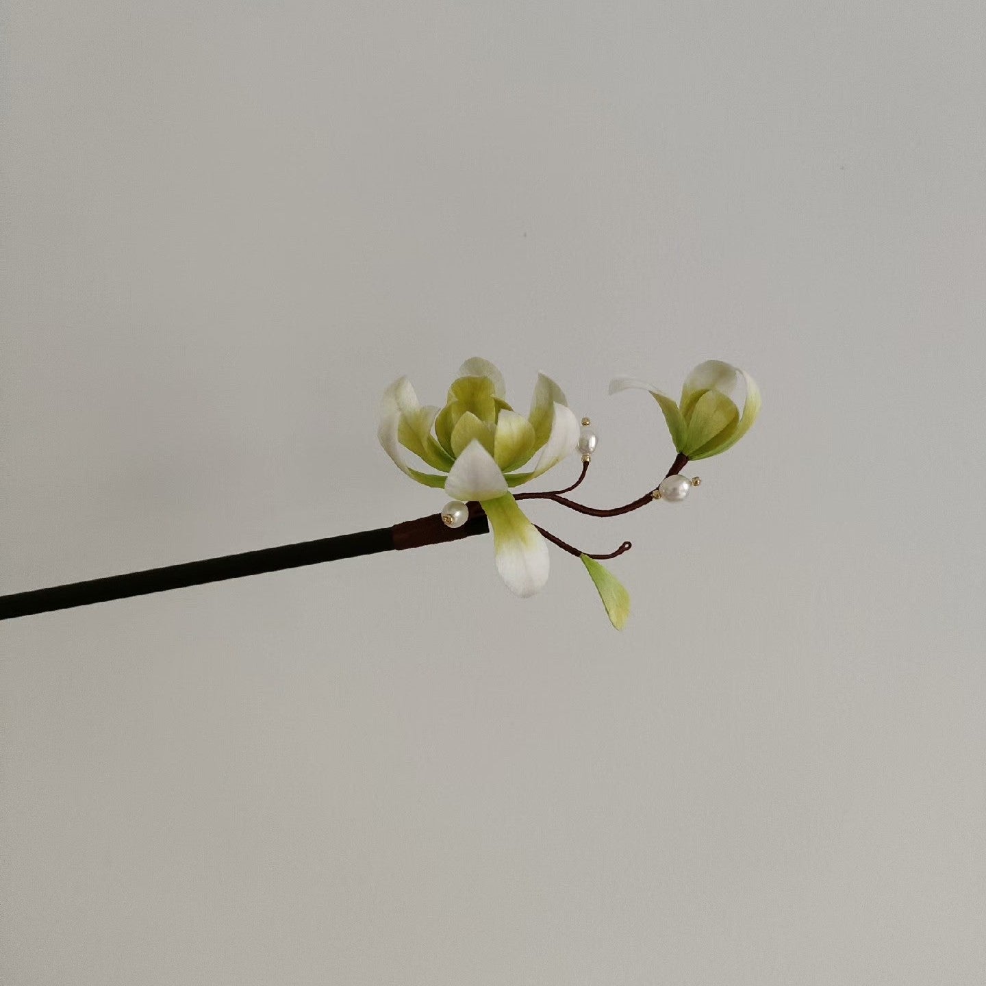 Handmade Ronghua Magnolia Hairpin - White & Green with Pearl - Wedding & Daily