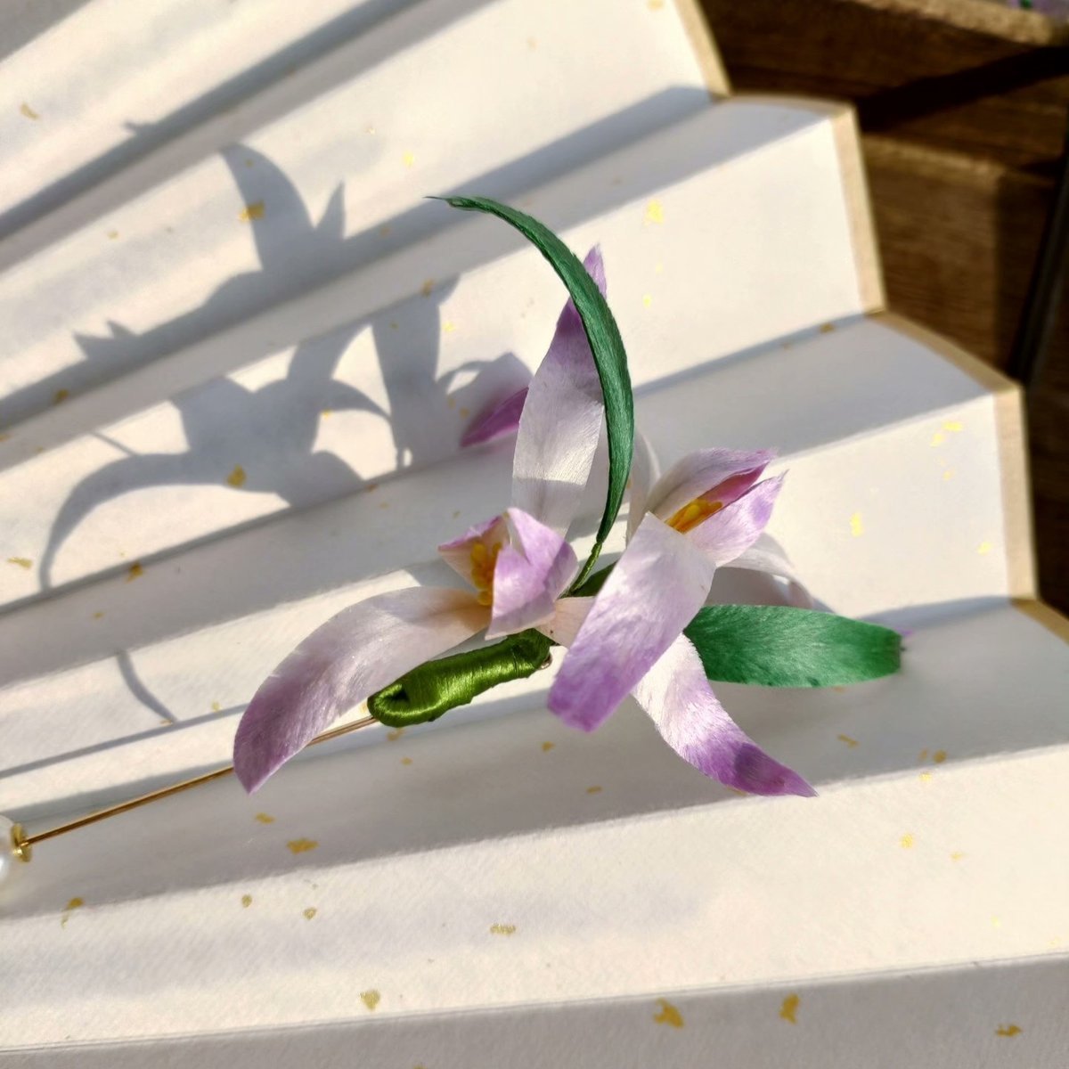 Handmade Iris Ronghua Brooch - Artisanal Silk Floral Lapel Pin