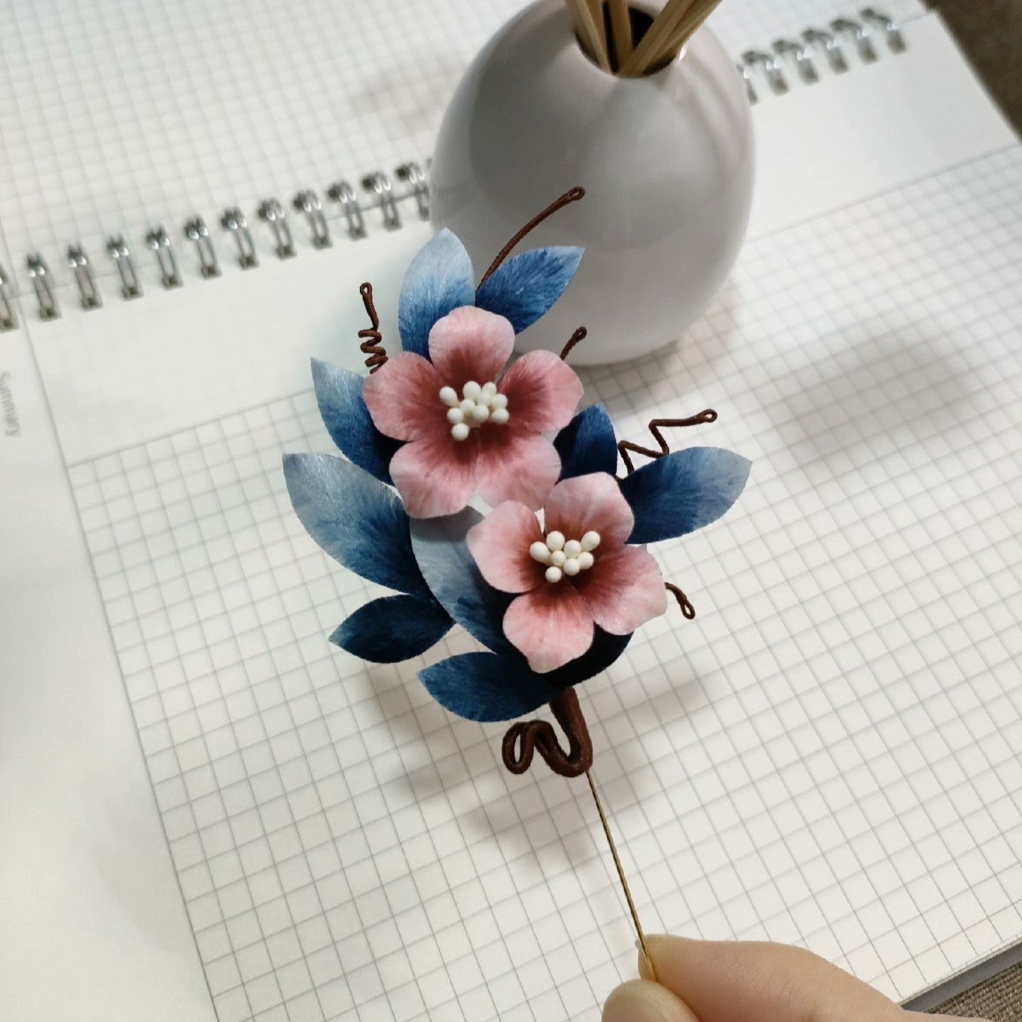 Handmade Ronghua Flower & Leaf Brooch - Wedding & Daily