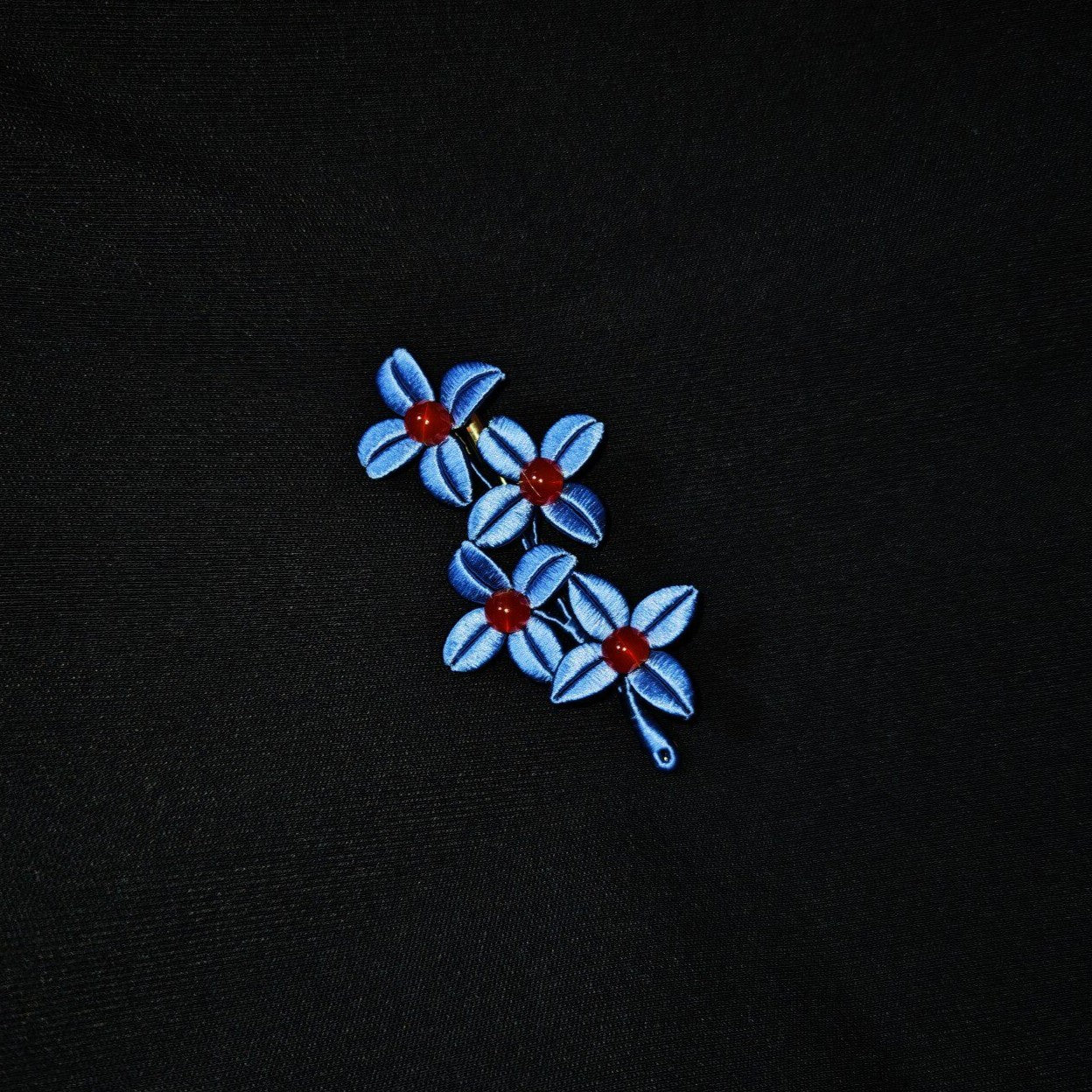 Weiyang Handmade Chanhua Blue Flower Brooch - Red Bead Center