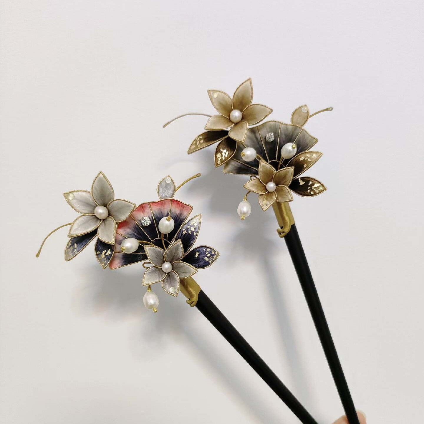 Handmade Ronghua Ink Wash Flower Hairpin - Gold & Grey with Pearl Tassel Drop