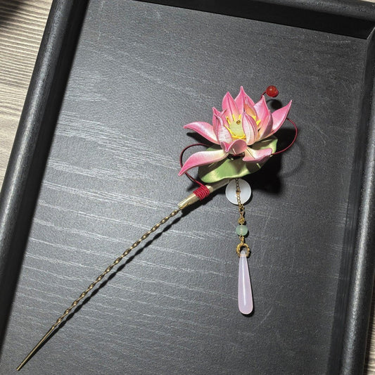 Luxury 3D embroidery floral hairpin depicting a blooming lotus and bud, made with intricate artisanal thread-wrapping.