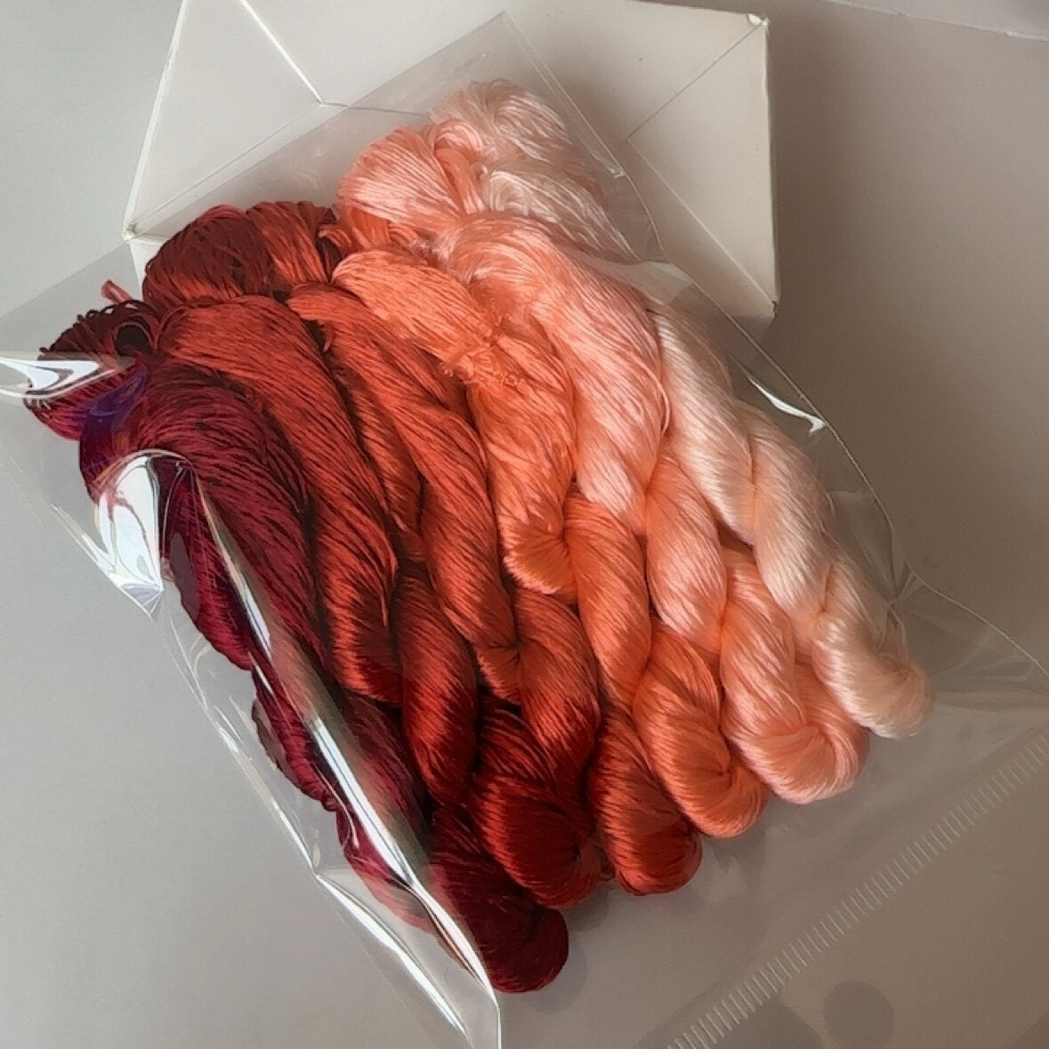 80m Suzhou Embroidery Untwisted Mulberry Silk Thread(#33宫墙红 80m*6)