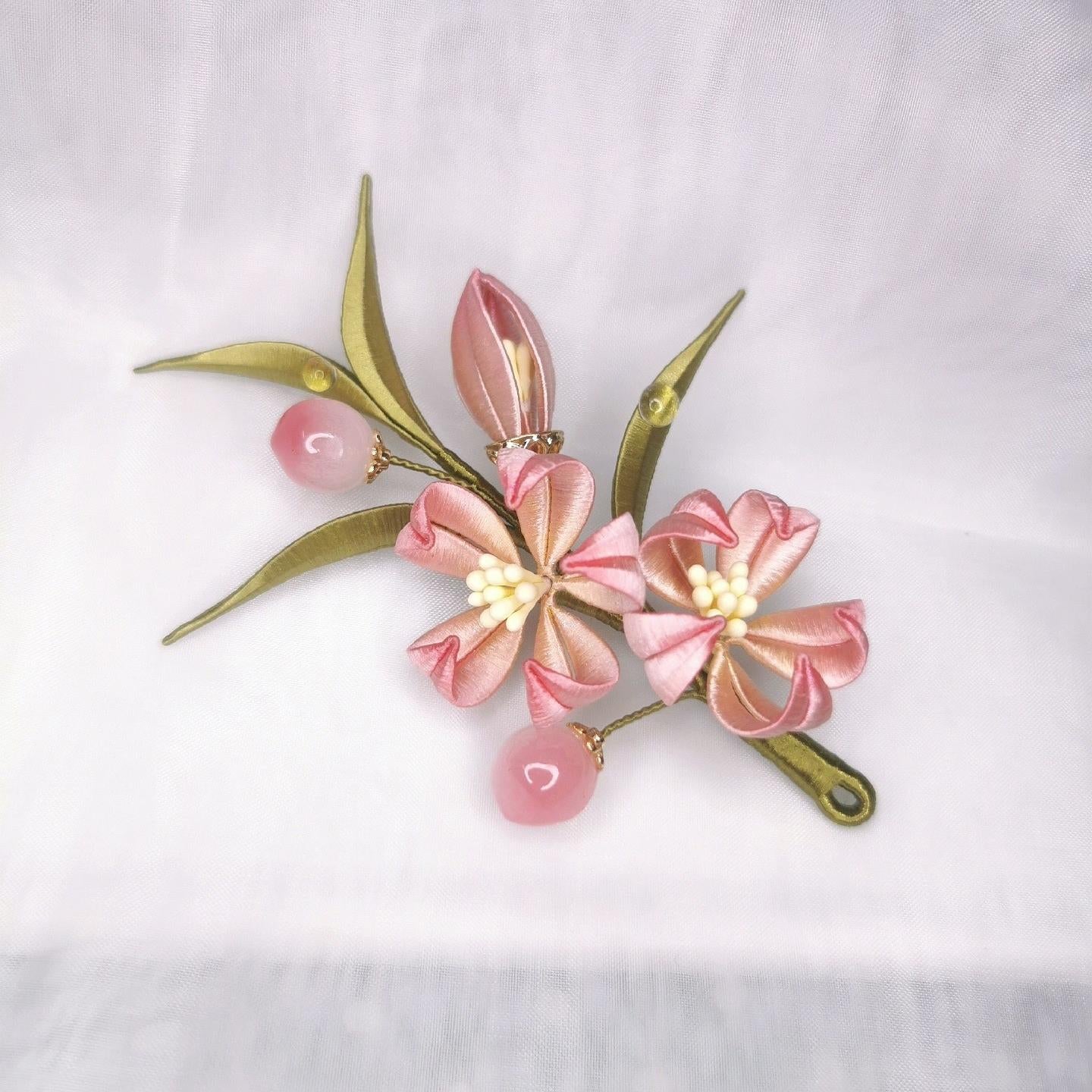 Fangfei Handmade Brooch - Silk Brooch(Chanhua)