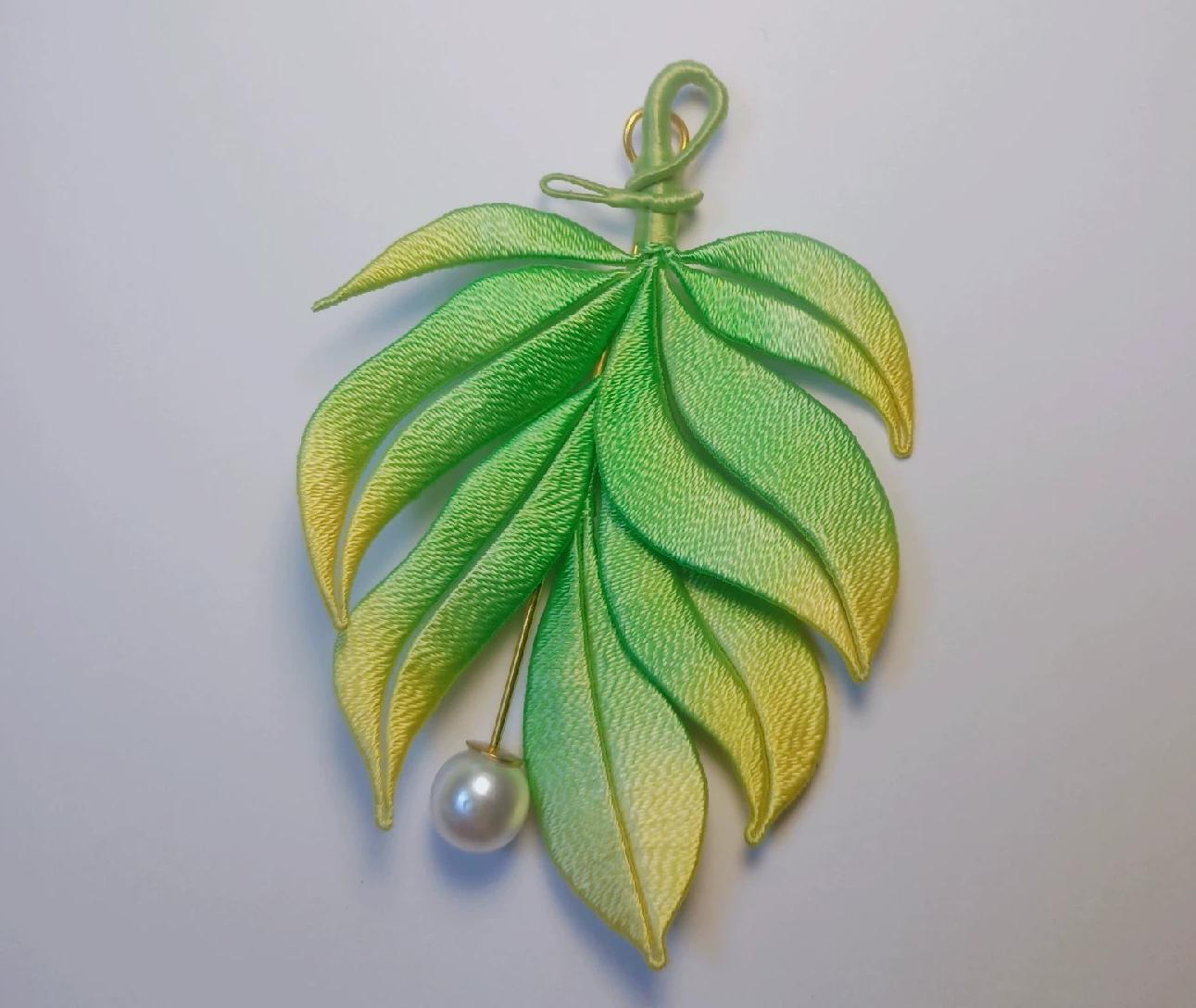 Monstera Deliciosa Handmade Brooch - Silk Brooch(Chanhua)