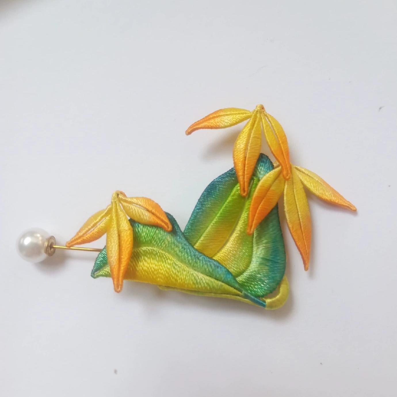 Mountain Handmade Brooch - Silk Brooch(Chanhua)