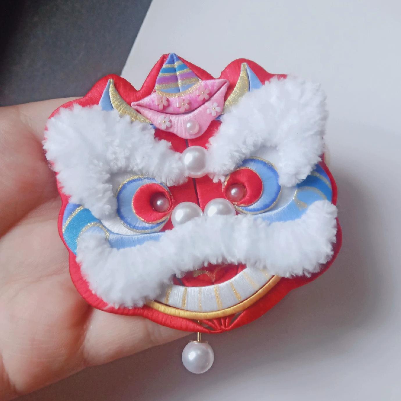 Lion Dance Bespoke Brooch - Silk Brooch(Chanhua)