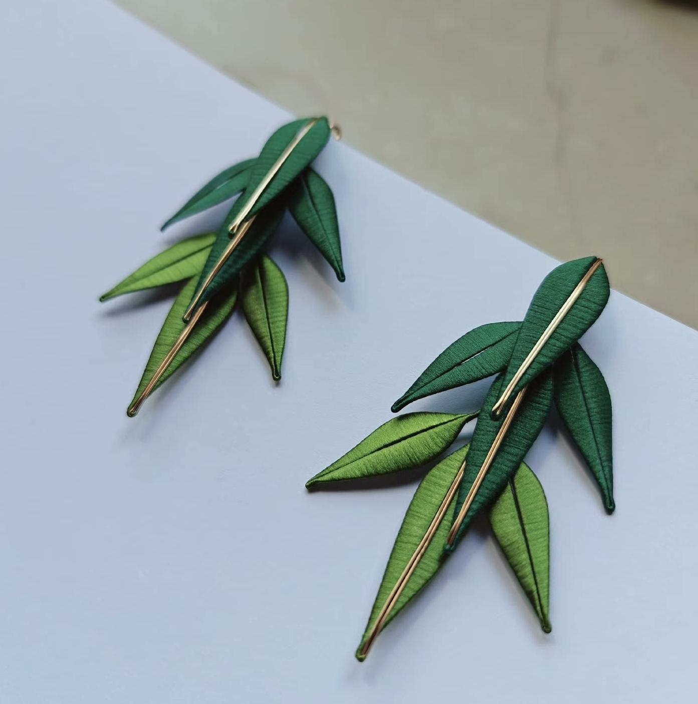 Bamboo Leaves Handmade Brooch - Silk Brooch(Chanhua)