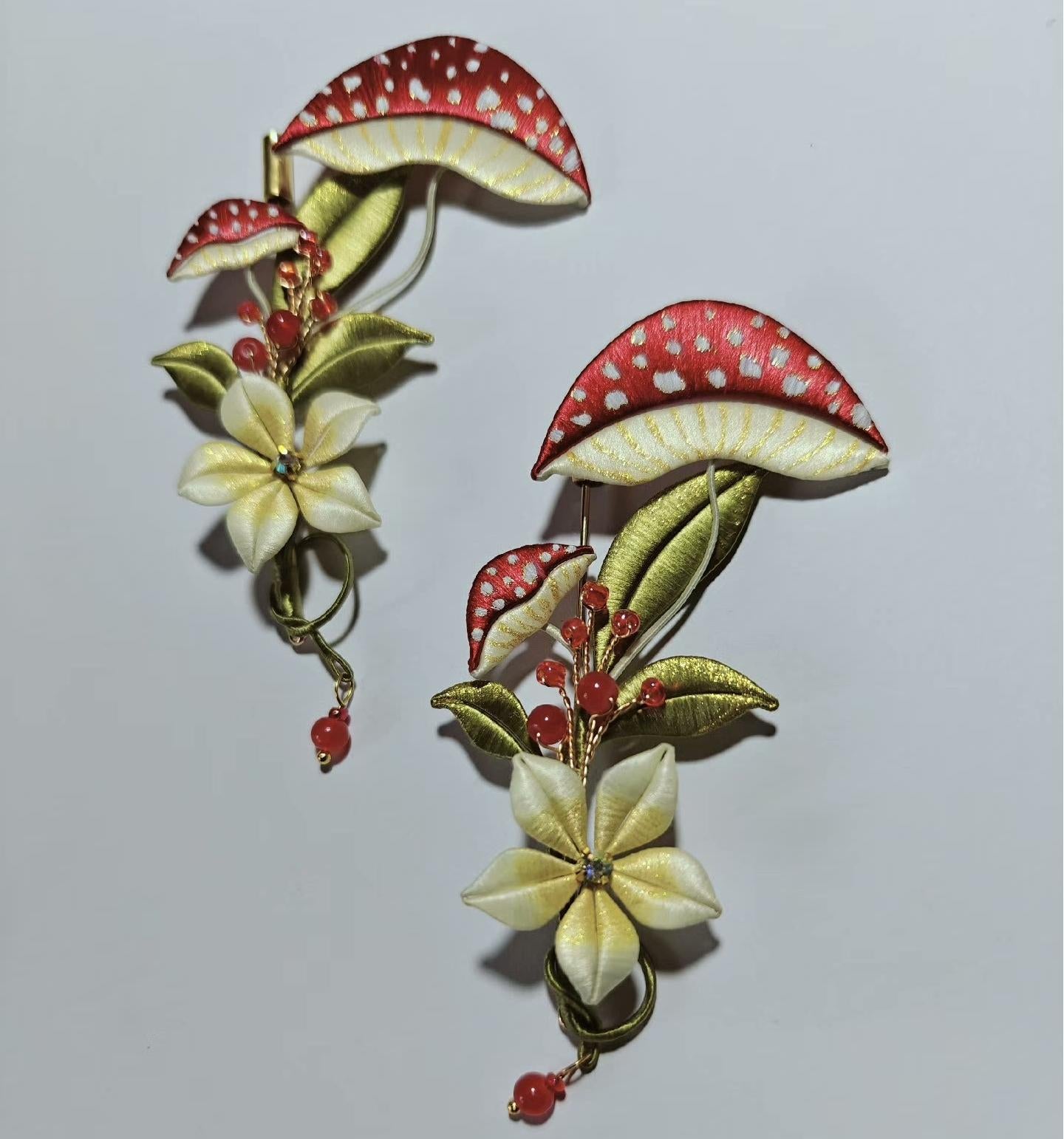 Mushroom Handmade Brooch - Silk Brooch(Chanhua)