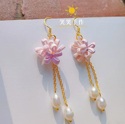 Delicate pink Chanhua flower earrings with natural freshwater pearls, perfect for daily wear.