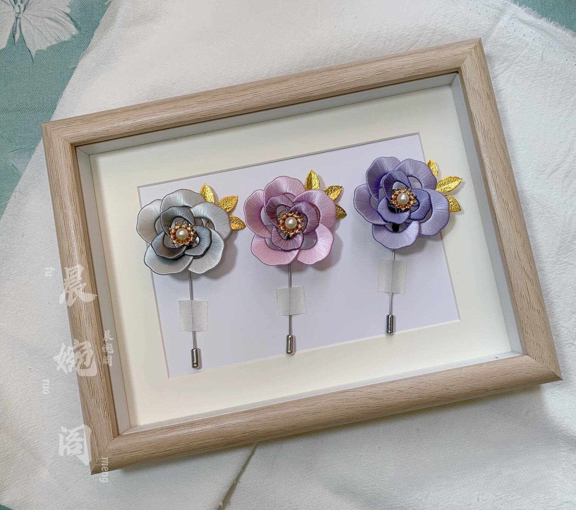 Handmade Chanhua rose brooch set in gray, pink, and purple thread petals with pearl centers and gold leaves, elegant floral lapel pins
