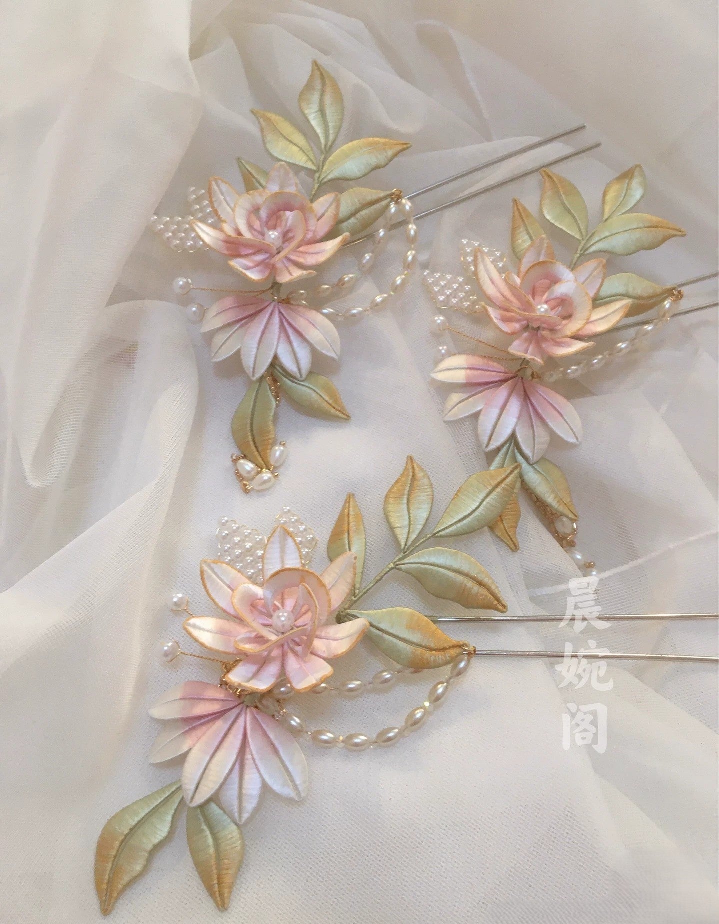 Handmade Chanhua Flower & Leaf Hairpin - Pink Blossom with Pearl Chain